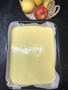 Versiamo il composto in una teglia rettangolare