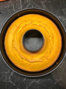 Torta di carote sfornata