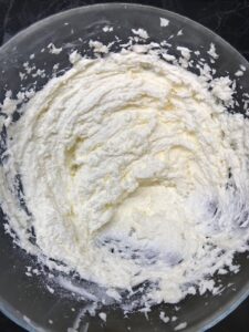 Burro e zucchero montati