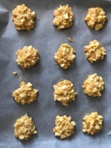 Biscotti morbidi alle mele in teglia