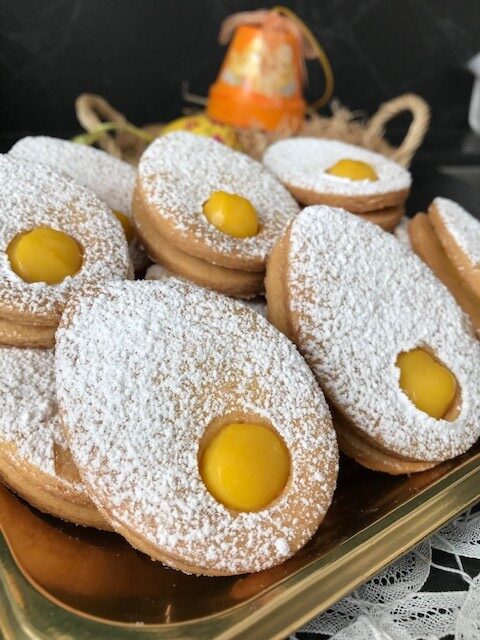 Biscotti uovo di Pasqua con crema