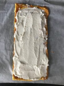 Pasta biscotto farcita con crema al latte