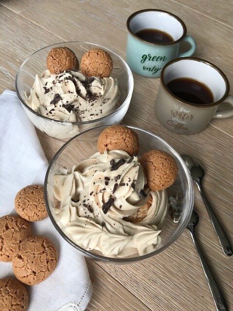 Crema al caffè e amaretti