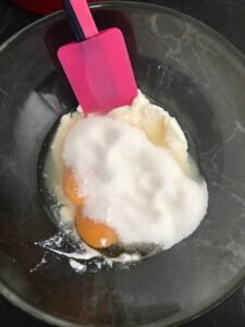 Ricotta uova, olio e zucchero
