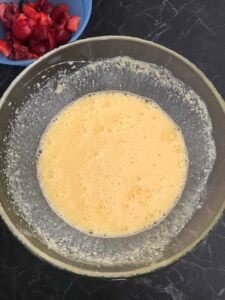 Ricotta, uova, zucchero e olio amalgamati