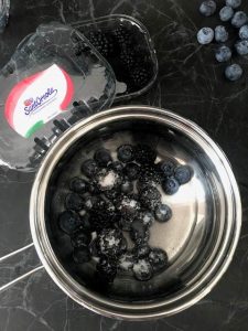 Salsa di more e mirtilli