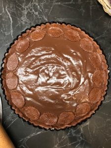foglie di frolla per la superficie della crostata