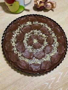 Crostata con frolla al cacao e crema al cioccolato da cuocere