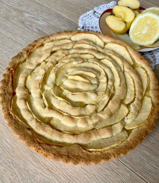 Crostata con crema al limone e mele