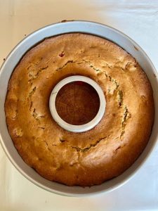 Ciambella rustica alle ciliegie e noci 