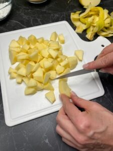 Torta di mele vegana mele a dadini