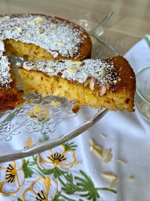 Torta di riso con crema e mandorle