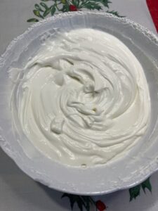Pandoro farcito con crema di yogurt
