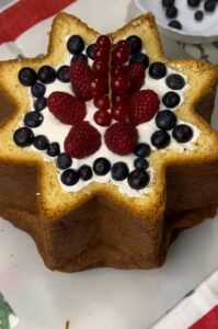 Pandoro farcito con crema di yogurt