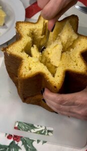 Pandoro farcito con crema di yogurt