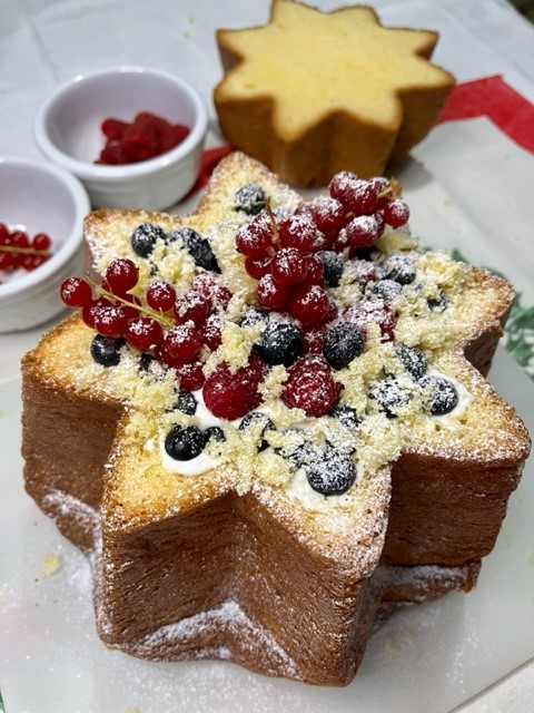 Pandoro farcito con crema di yogurt