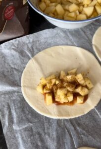 Sfogliatine mele e marmellata