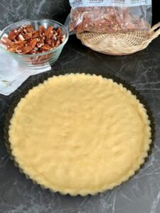 Crostata con marmellata e noci pecan 
