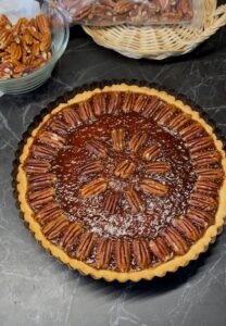 Crostata con marmellata e noci pecan 