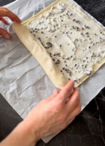 Girelle di sfoglia ricotta e cioccolato