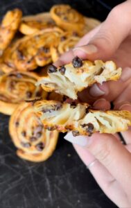 Girelle di sfoglia ricotta e cioccolato