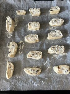 Girelle di sfoglia ricotta e cioccolato