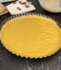 Crostata con pasta di mandorle e marmellata