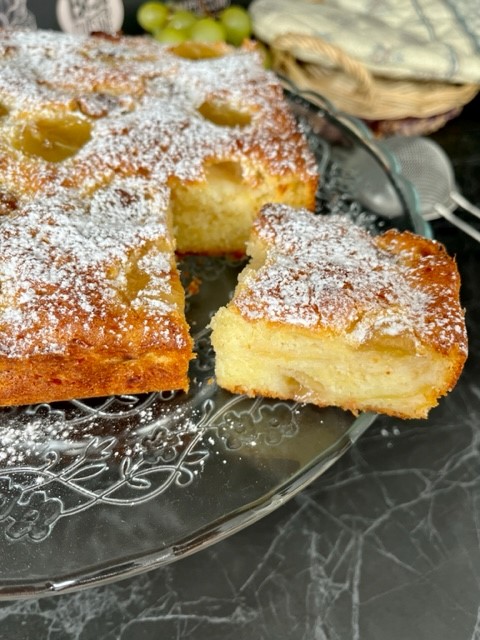 Torta di uva e mele