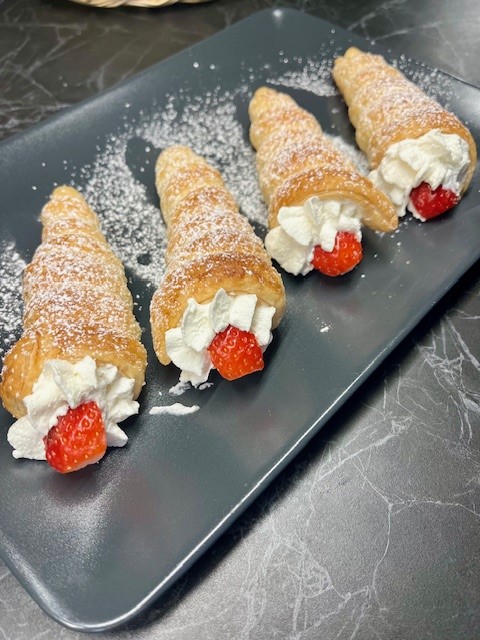 Cornetti di sfoglia alla panna