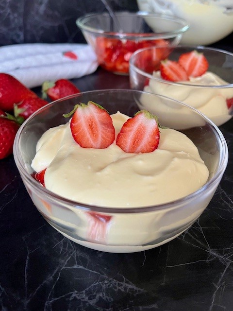 Coppette di crema al mascarpone e fragole